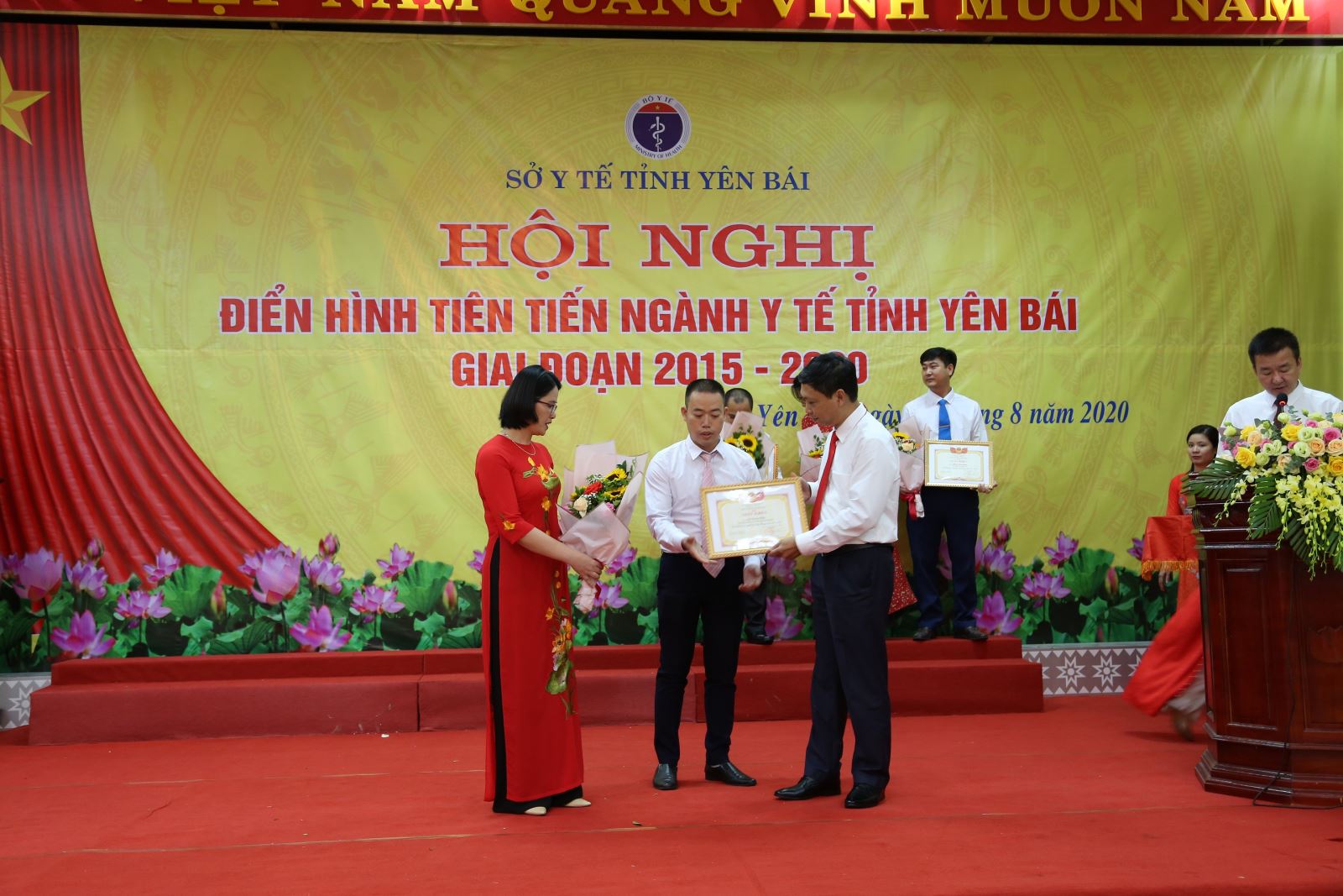 Đoàn đại biểu Bệnh viện Tâm thần tham gia Hội nghị điển hình tiên tiến ngành Y tế tỉnh Yên Bái giai đoạn 2015 - 2020